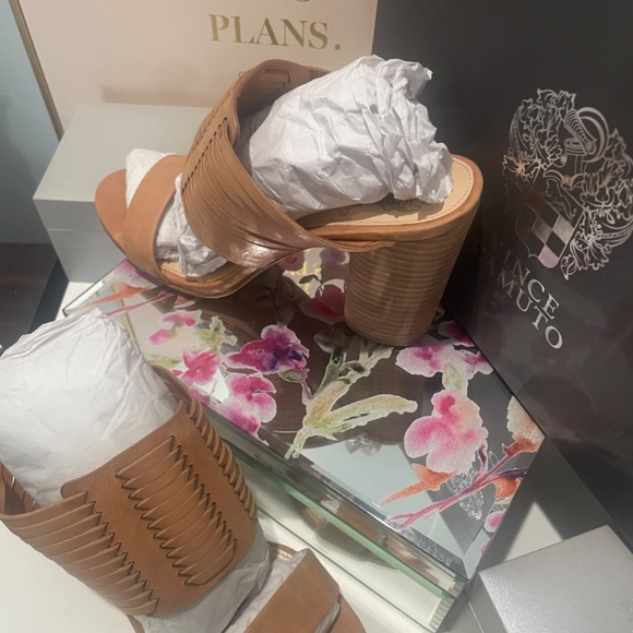 PEANUT LEATHER WOVEN SLINGBACK I VINCE CAMUTO - Picture 4 of 9